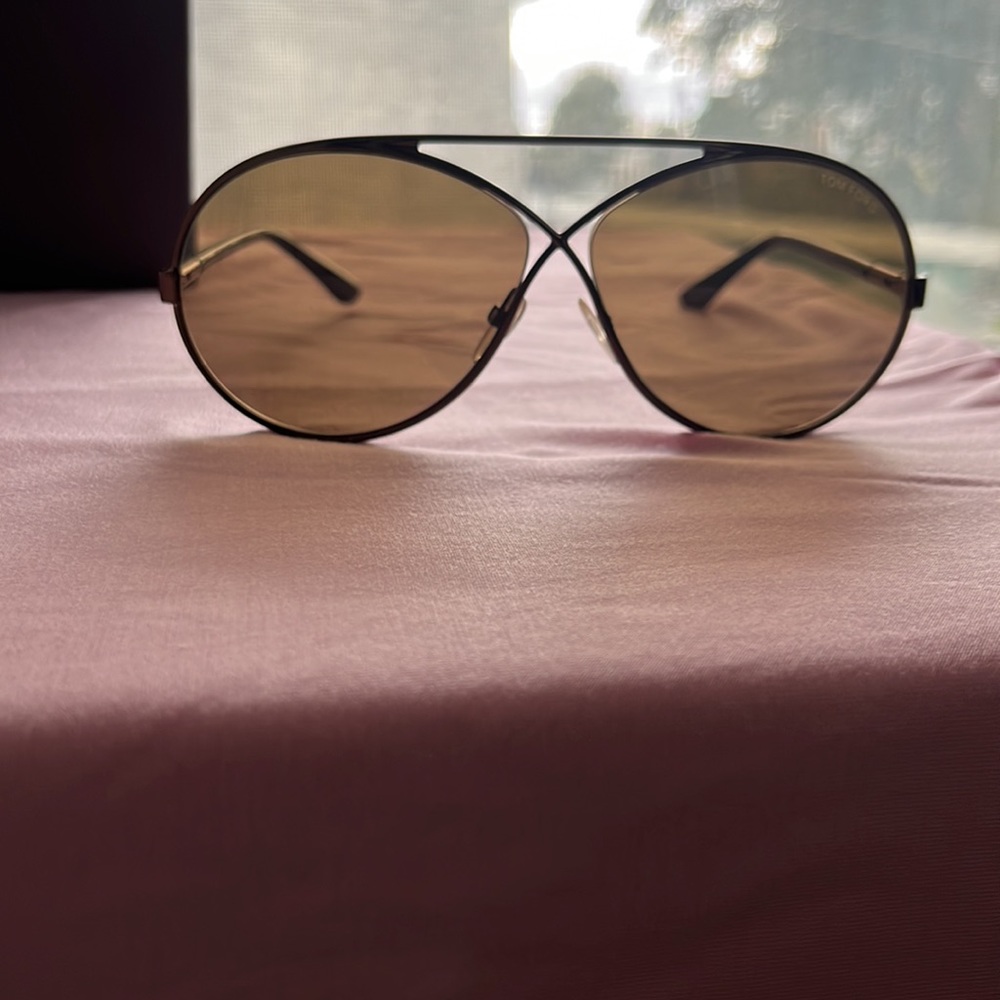 Authentic Tom Ford Sunglasses 😎 - Picture 4 of 11